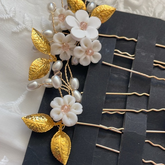 Lulus gold and white 5 piece floral hair pin set - Picture 4 of 4
